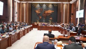 Rapat Kerja antara Menteri Pertahanan Sjafrie Sjamsoeddin dan Komisi I DPR RI di Senayan, Jakarta, Senin (24/11/2025), berlangsung tertutup dan dihadiri jajaran pimpinan TNI.